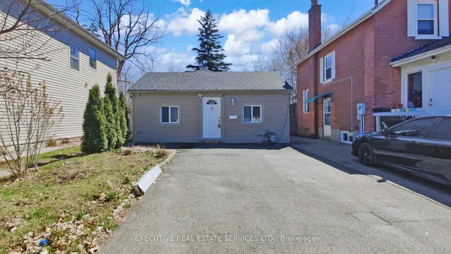 브램프턴 89 John St — Peel 권역 $650K 이하 매물 예시 (Zoocasa)