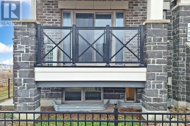 마캄 2528-30 Westmeath Lane — York 권역 $650K 이하 매물 예시 (Zoocasa)
