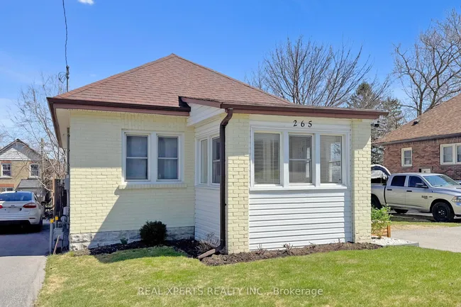 오샤와 265 Clarke St — Durham 권역 $650K 이하 매물 예시 (Zoocasa)