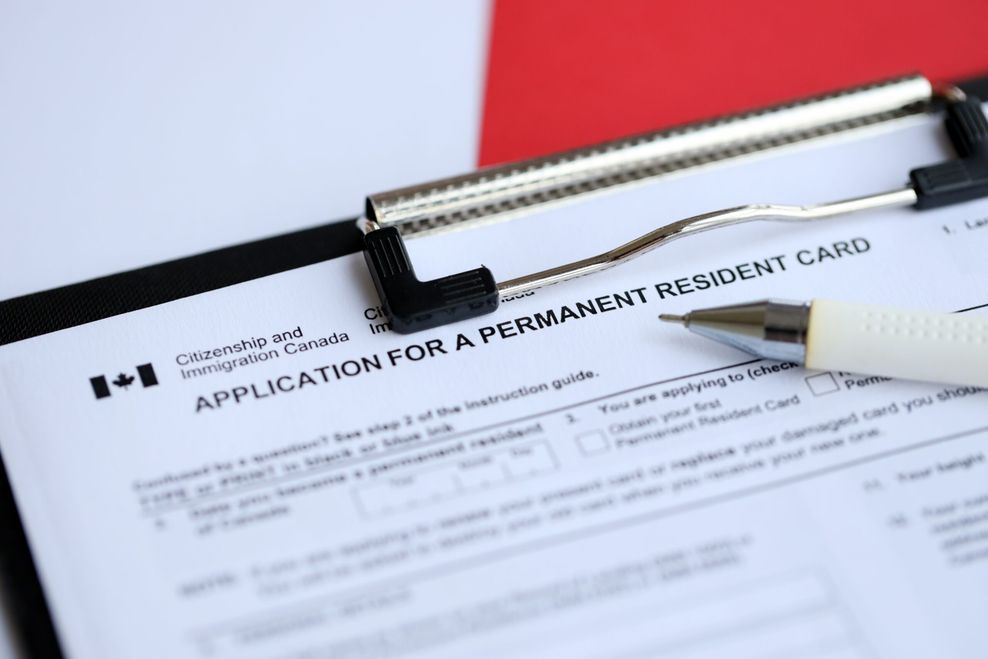 Express Entry CRS 개편 — Mehaniq/Shutterstock