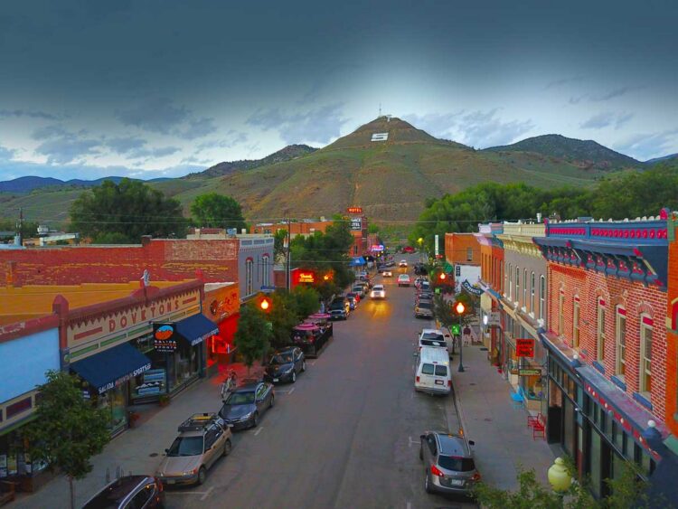 Arkansas River가 가로지르는 Salida 다운타운
