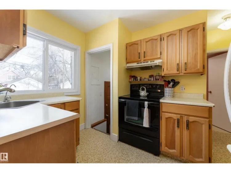 9852 86 Ave NW 디테일