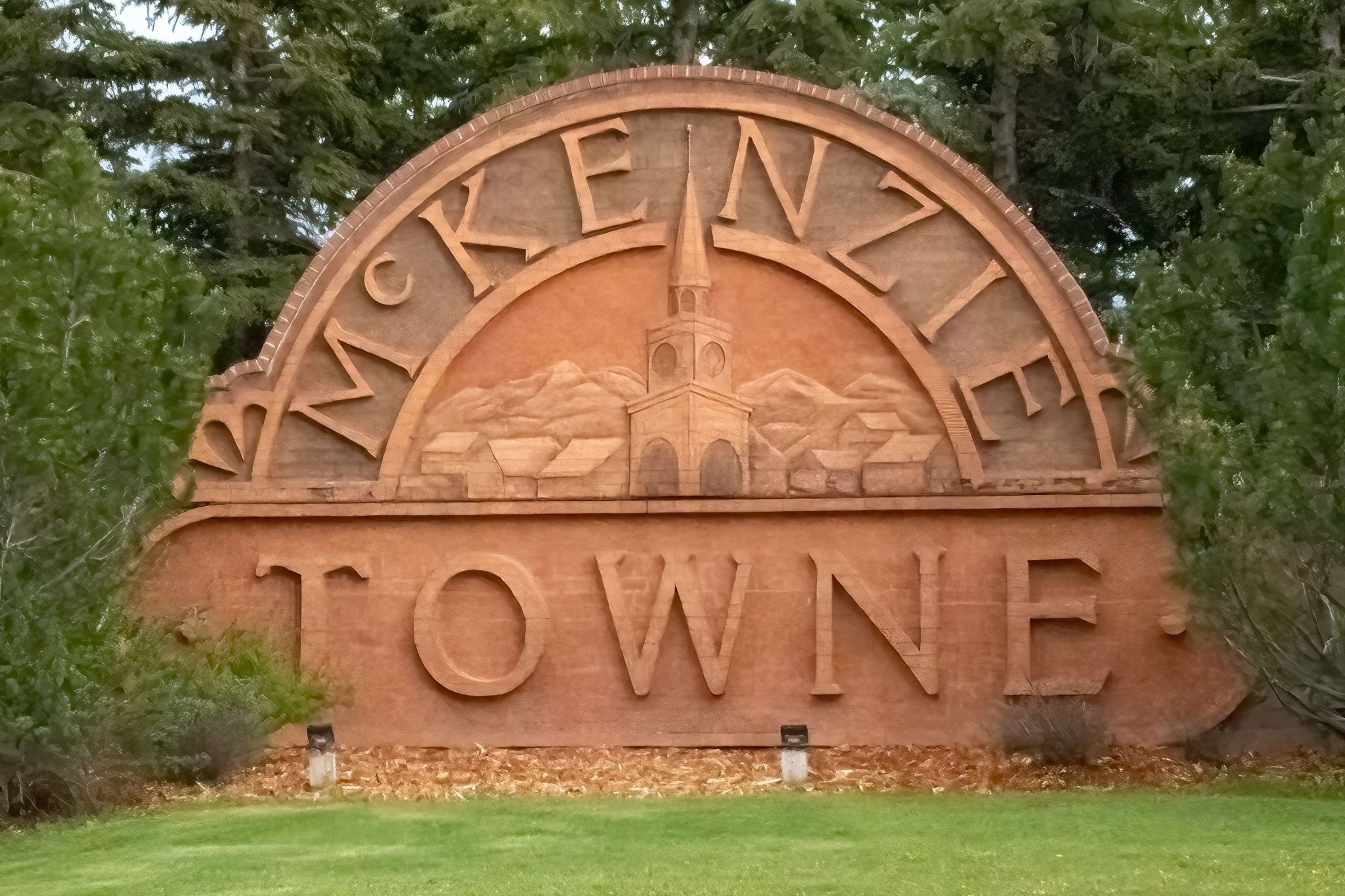 McKenzie Towne 로터리 (oasisamuel/Shutterstock)