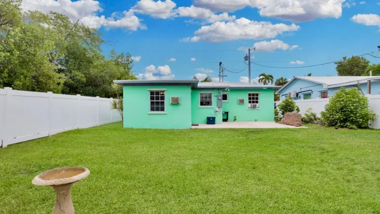 2625 Flagler Ave 인테리어 (Zoocasa)
