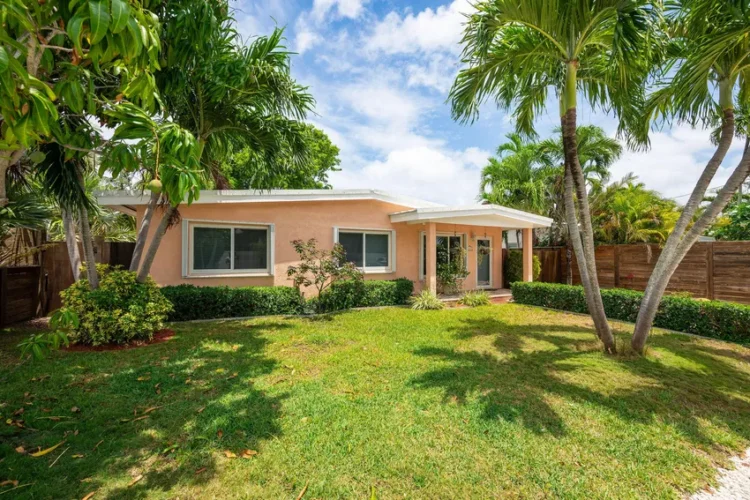 2417 Linda Ave 외관 (Zoocasa)