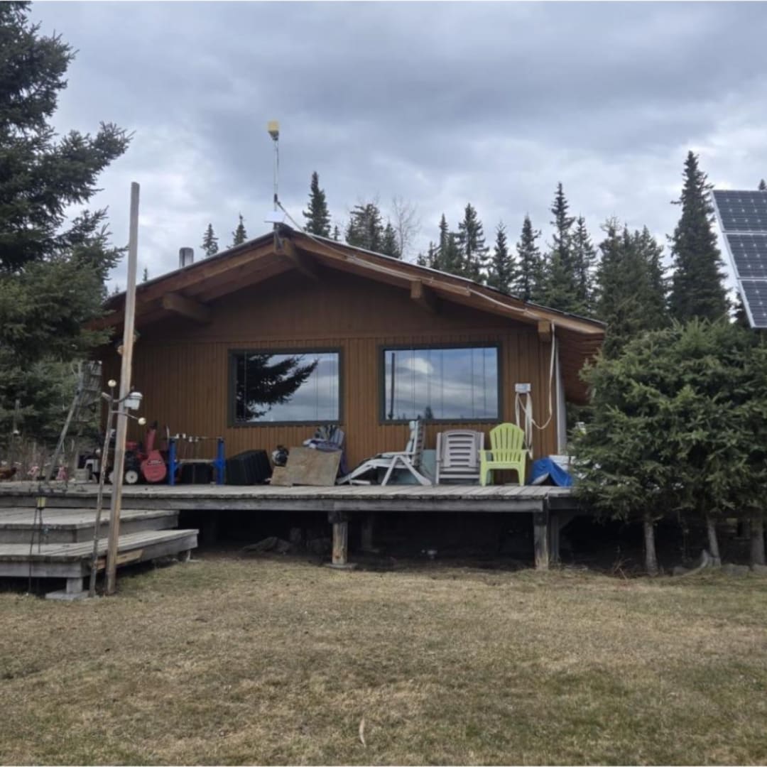 100 Mile House 로그 캐빈 외관
