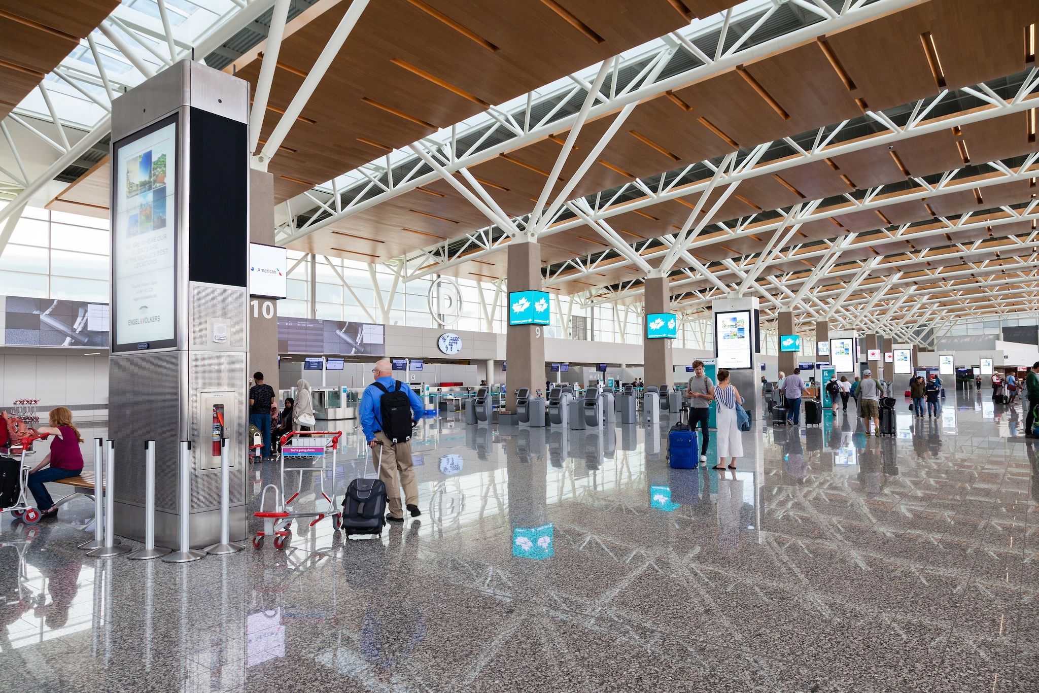캘거리 국제공항 YYC의 상업시설