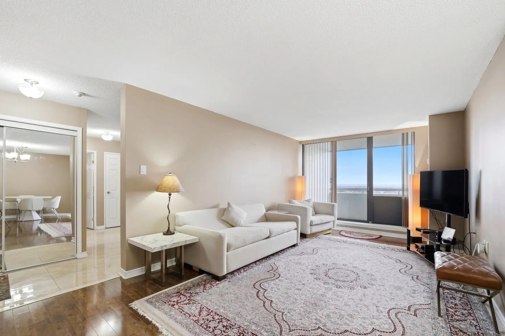 2109-18 Knightsbridge Rd. – $398,000